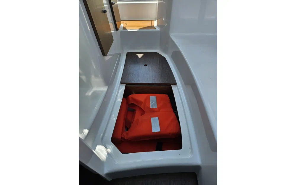 slider 23 Beneteau Antares 6.80