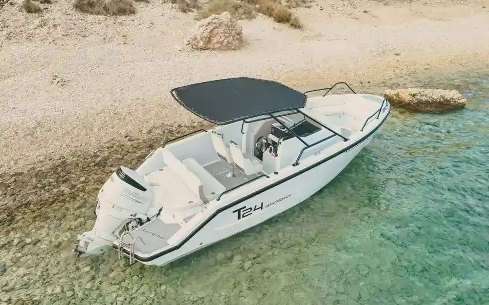slider 0 Tardion Yachts T24 Spacedeck