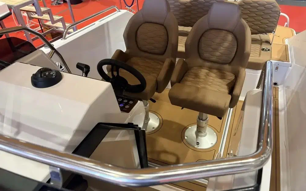 slider 9 Tardion Yachts T24 Spacedeck