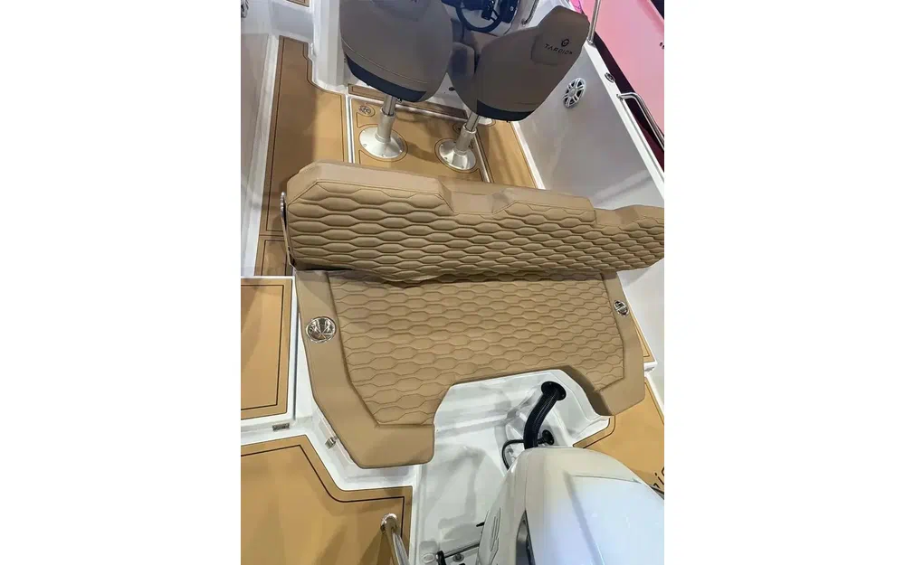 slider 13 Tardion Yachts T24 Spacedeck