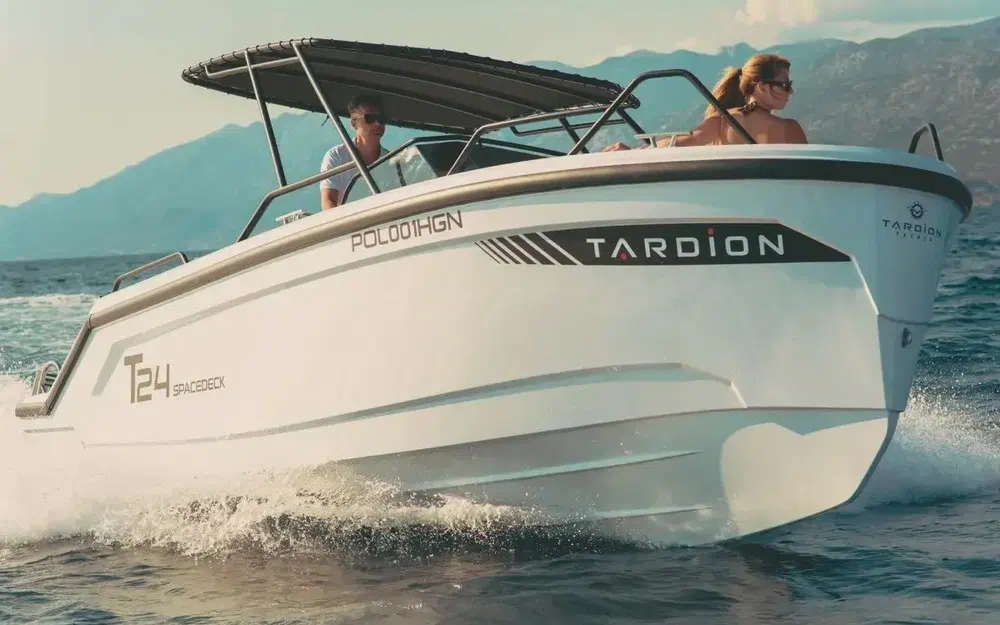 slider 1 Tardion Yachts T24 Spacedeck