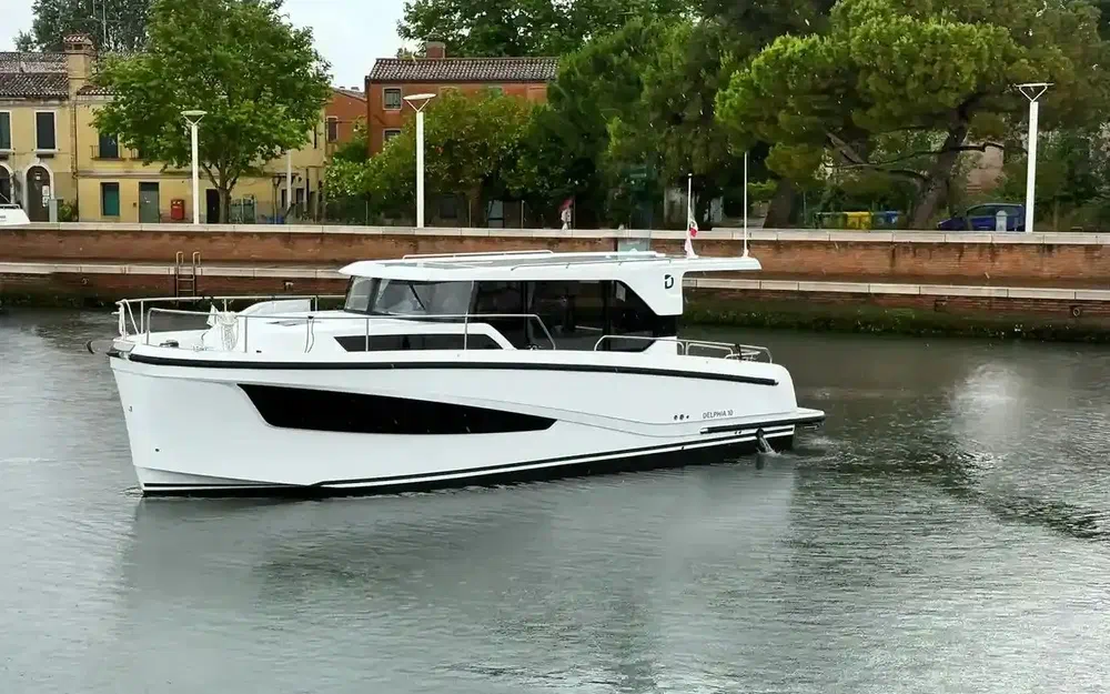 slider 18 Delphia 10 Sedan