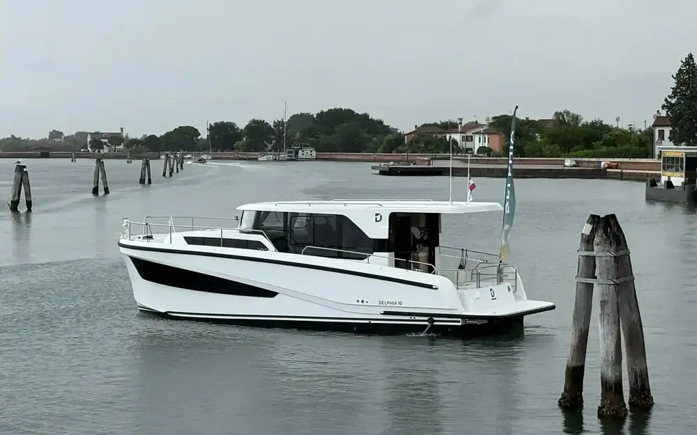 slider 23 Delphia 10 Sedan