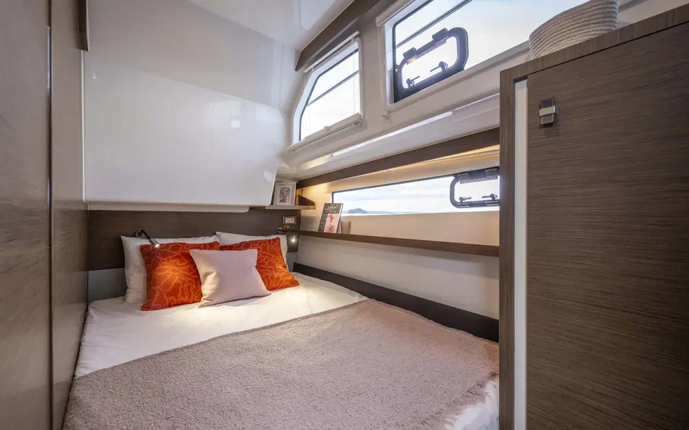 slider 27 Delphia 11 Sedan