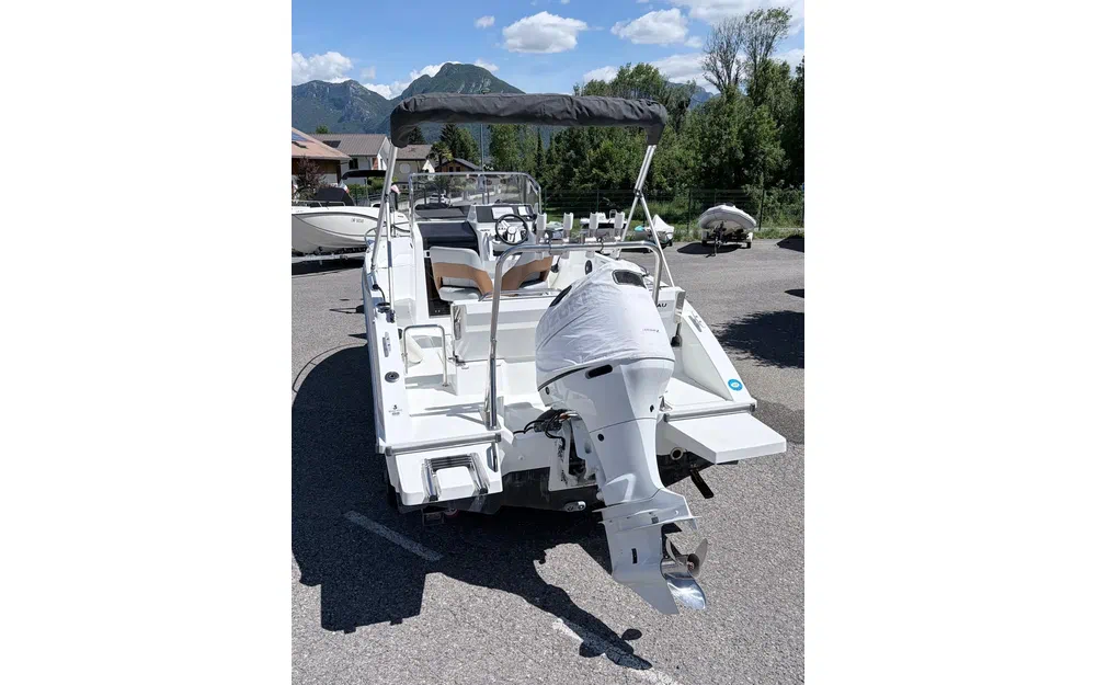 slider 1 Beneteau Flyer 7 SPACEdeck