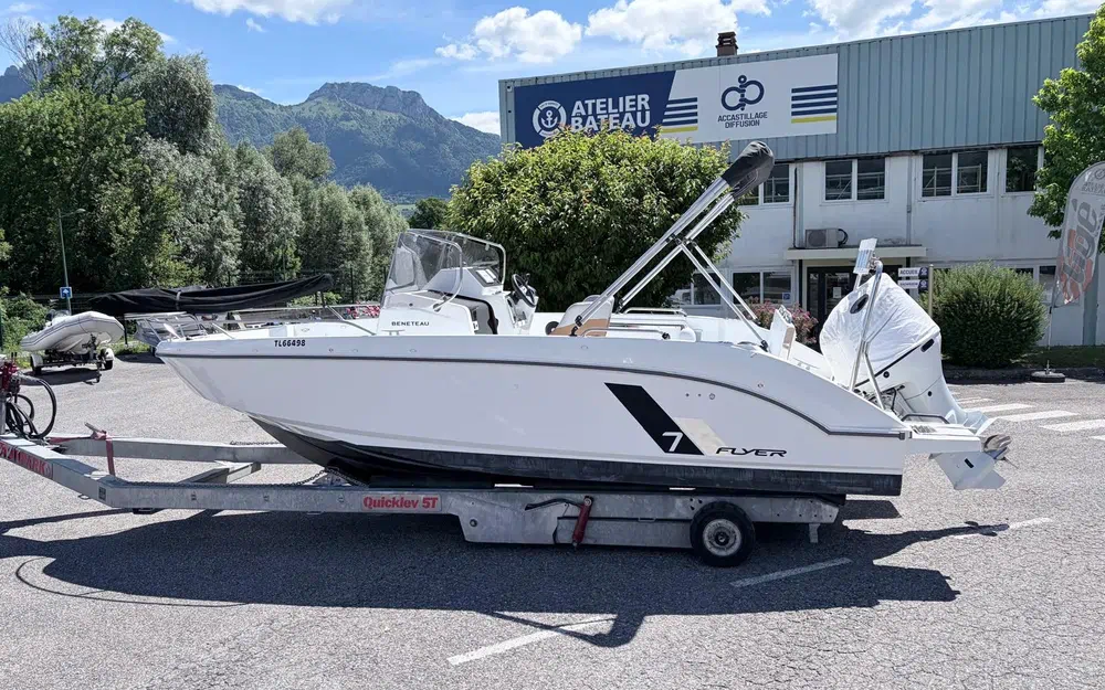 slider 0 Beneteau Flyer 7 SPACEdeck