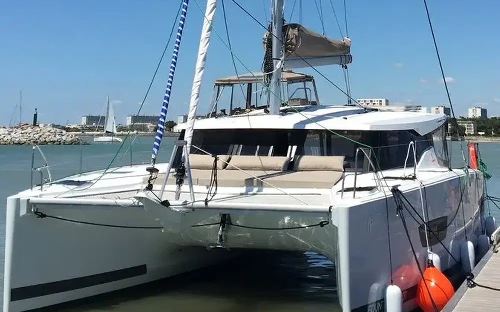 slider 0 Fountaine Pajot Lucia 40