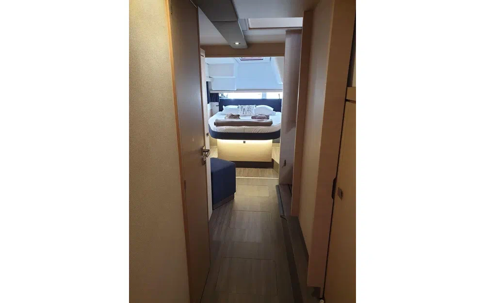 slider 10 Fountaine Pajot Lucia 40