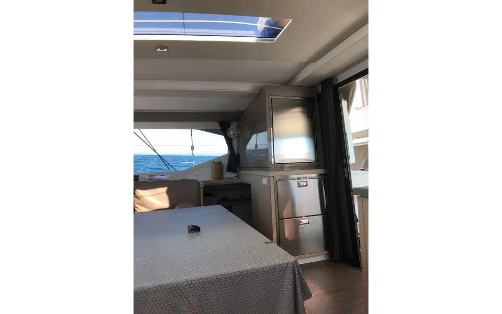 slider 13 Fountaine Pajot Lucia 40