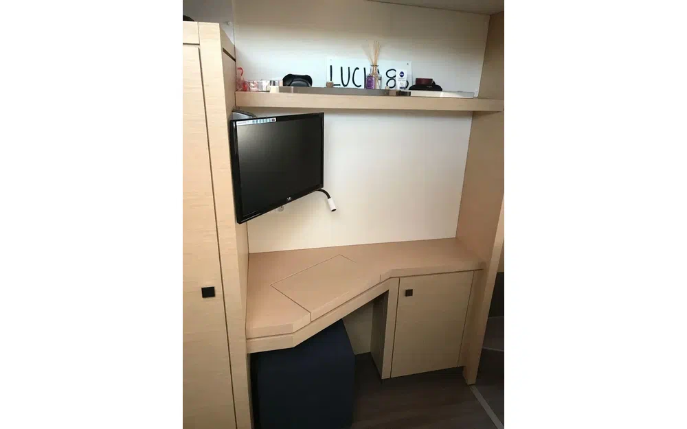 slider 14 Fountaine Pajot Lucia 40