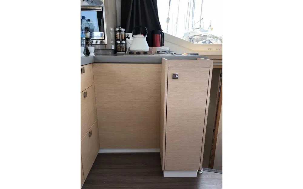 slider 17 Fountaine Pajot Lucia 40