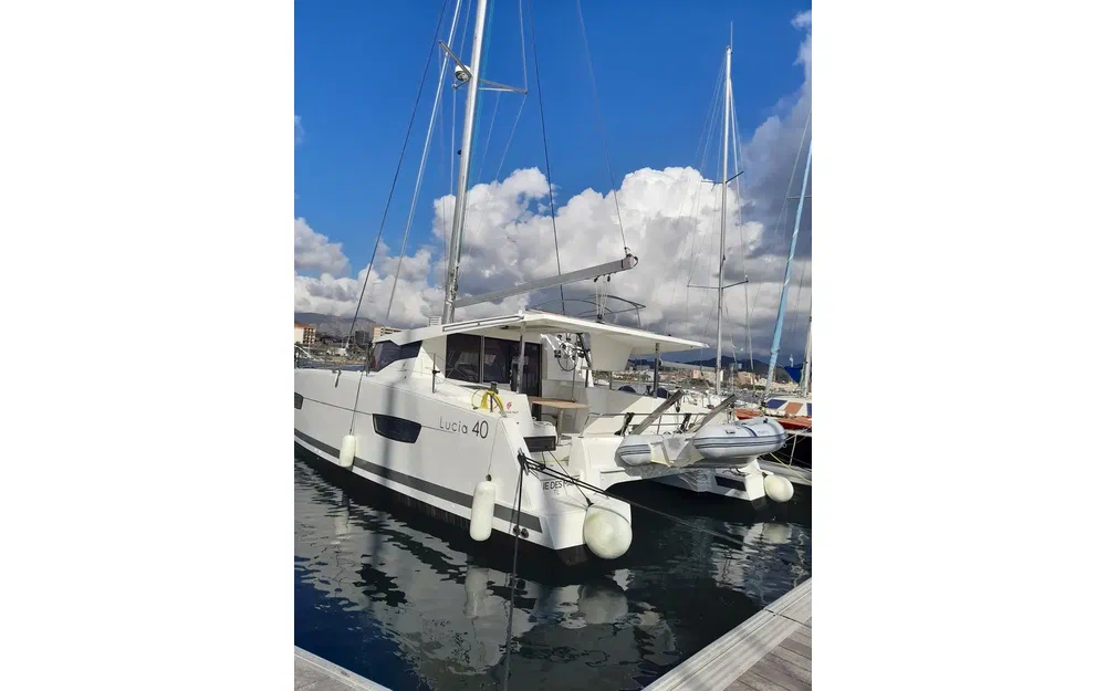 slider 2 Fountaine Pajot Lucia 40