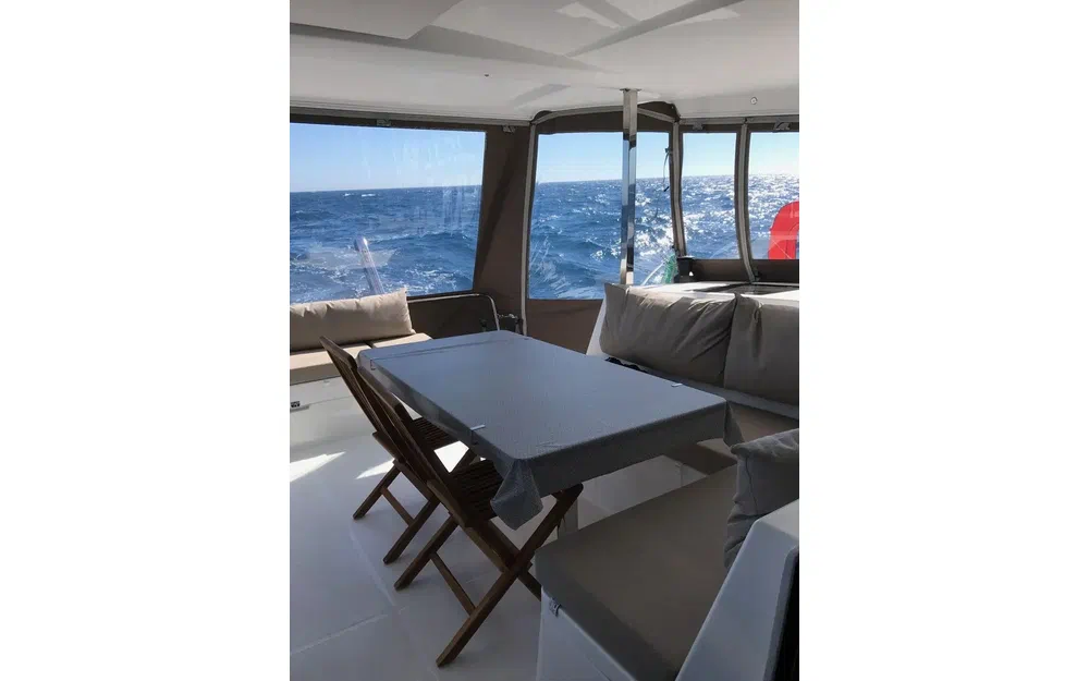 slider 6 Fountaine Pajot Lucia 40