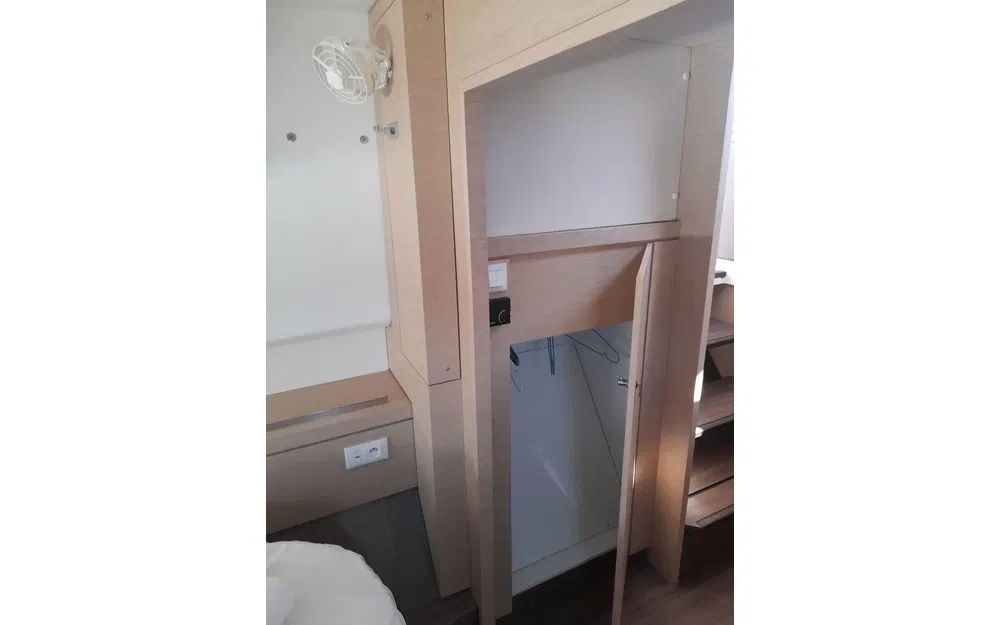slider 8 Fountaine Pajot Lucia 40