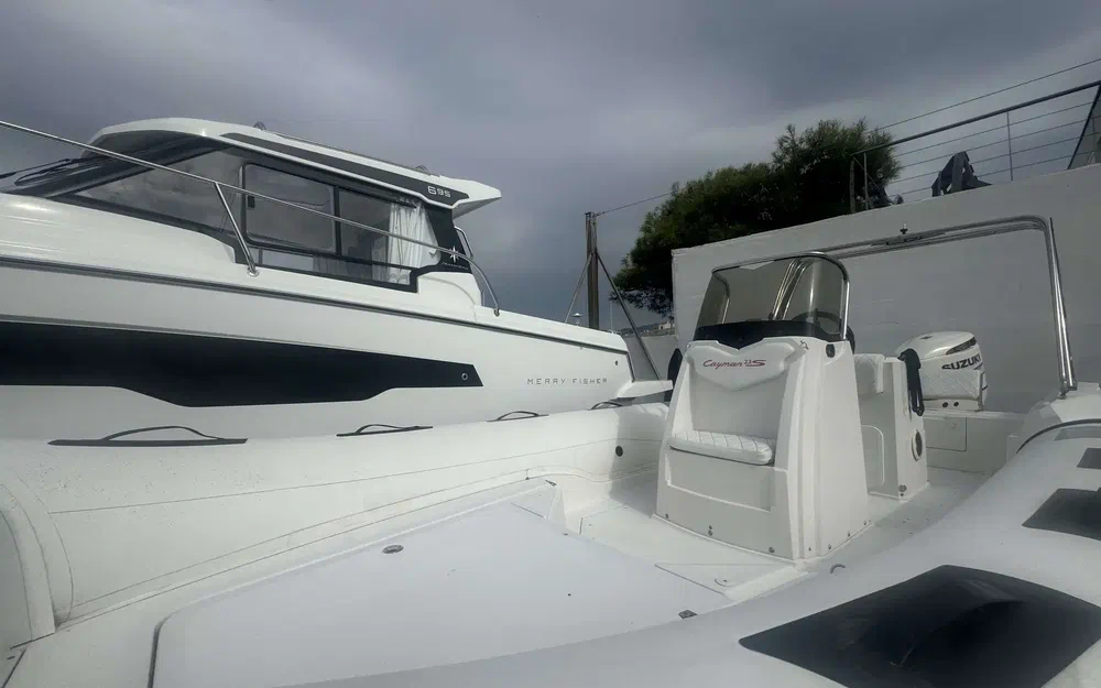 slider 8 Ranieri Cayman