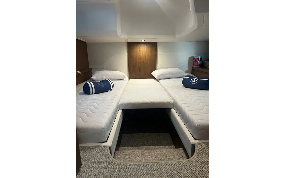 slider 13 Beneteau Gran Turismo 40