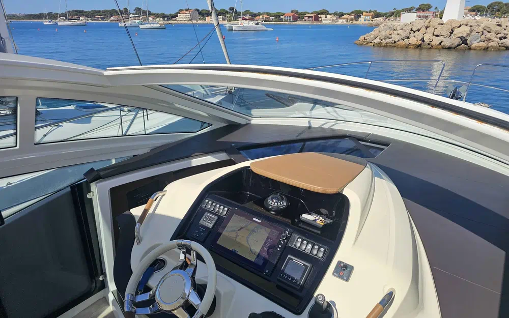 slider 8 Beneteau Gran Turismo 40