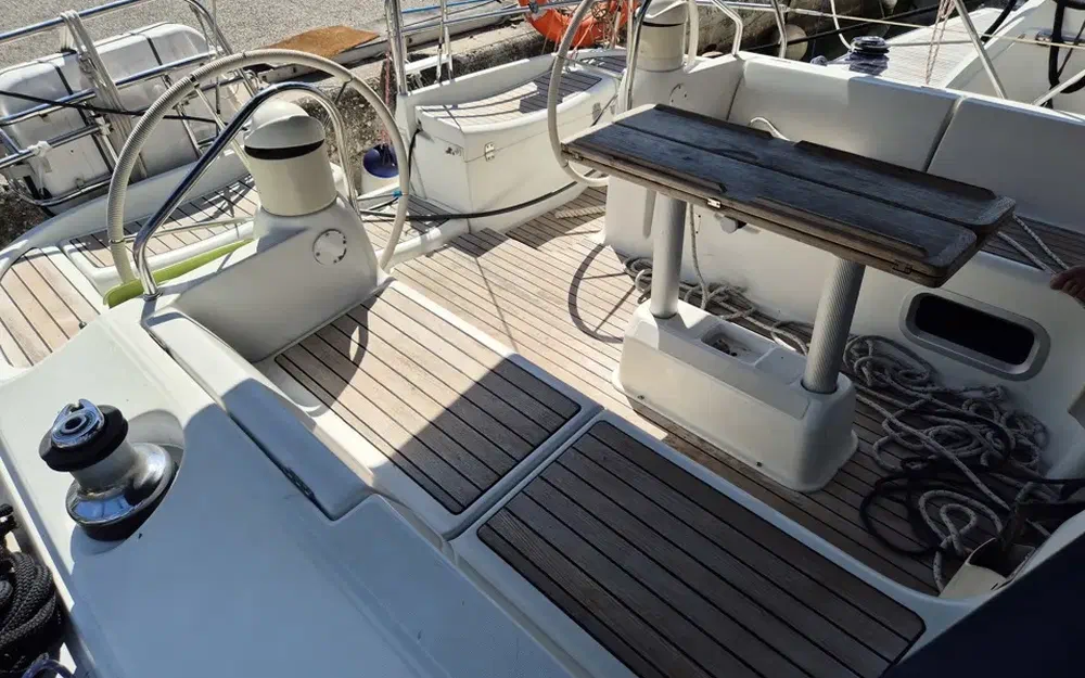 slider 11 Jeanneau Sun Odyssey 40
