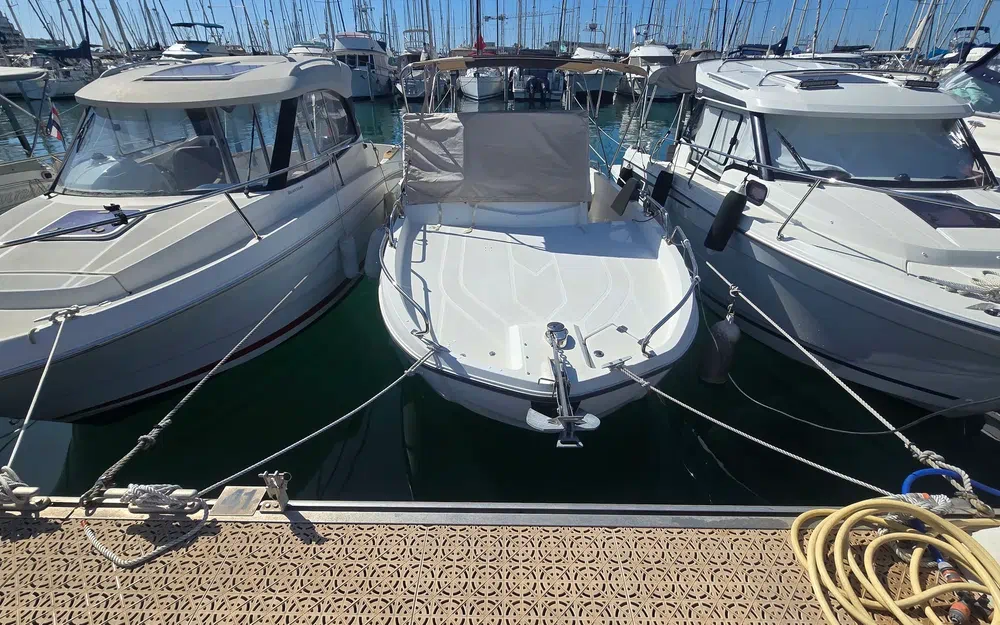 slider 1 Beneteau Flyer 6 SunDeck