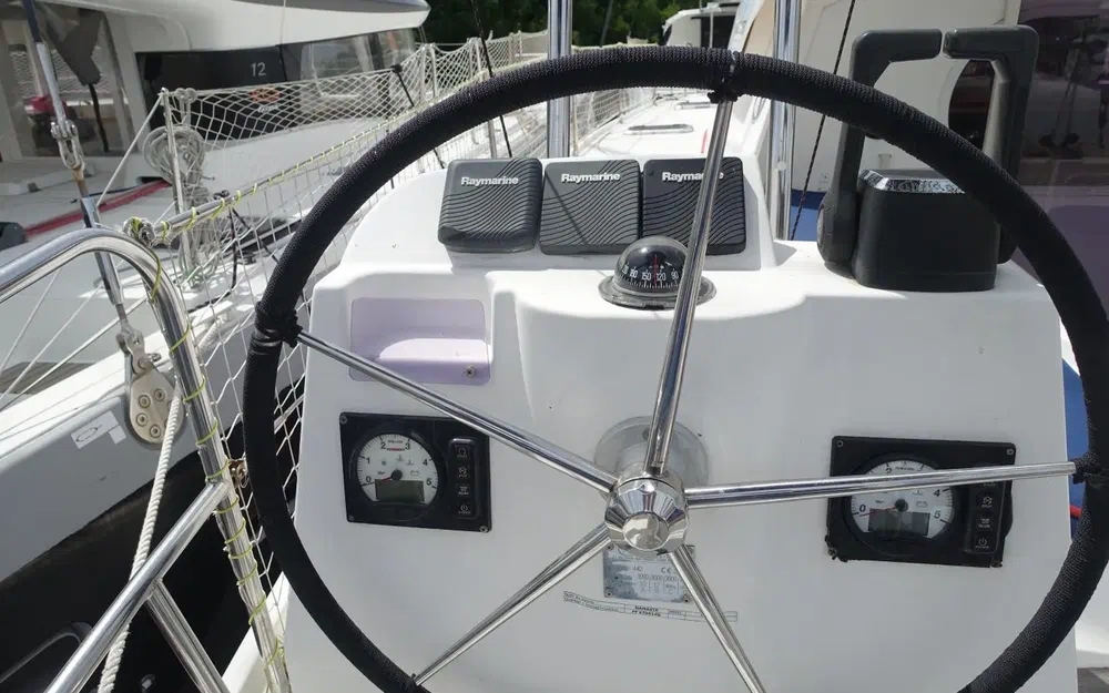 slider 3 Nautitech 442