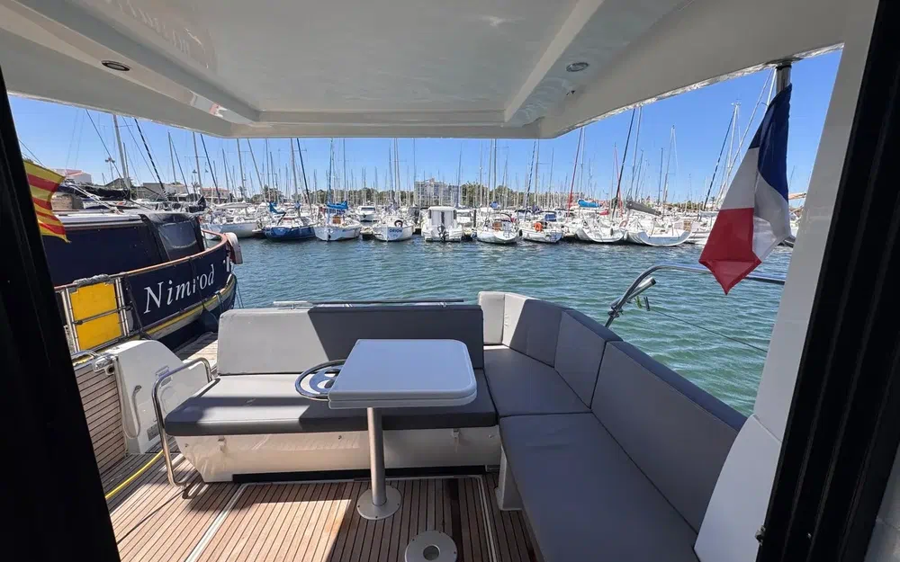 slider 9 Beneteau Antares 11