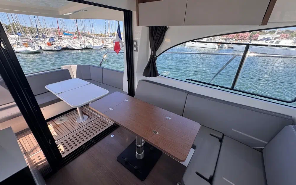 slider 10 Beneteau Antares 11