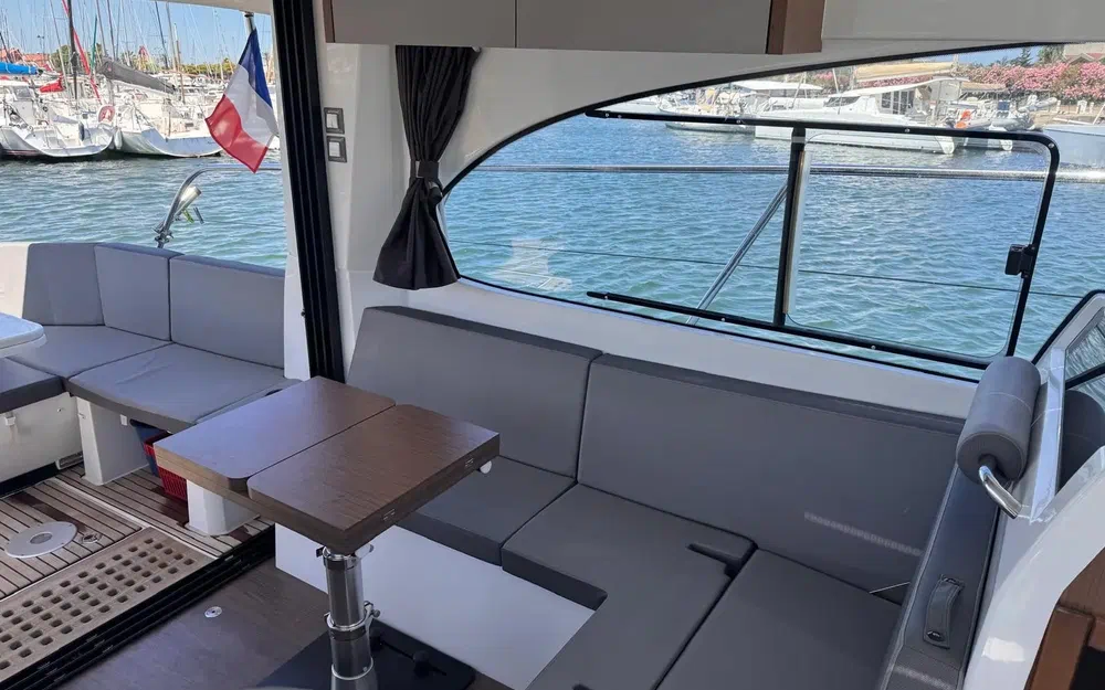 slider 12 Beneteau Antares 11