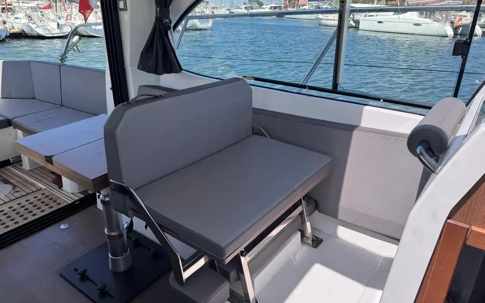 slider 16 Beneteau Antares 11