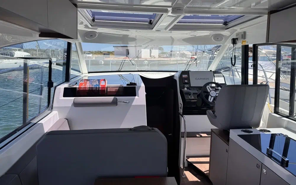 slider 17 Beneteau Antares 11