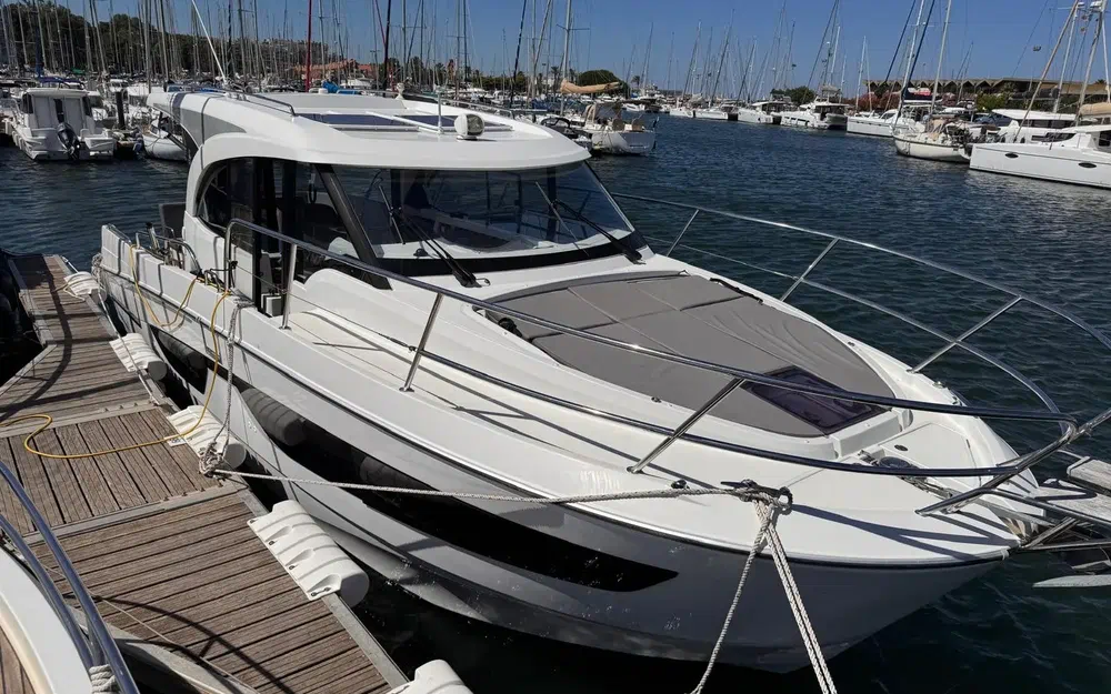 slider 1 Beneteau Antares 11