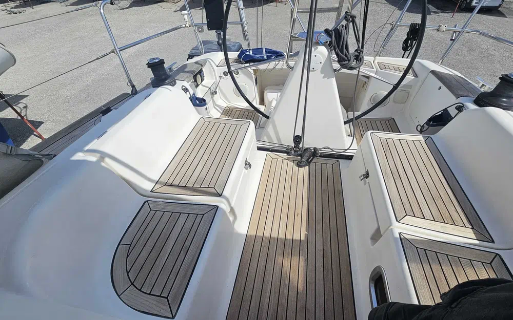slider 17 Dufour 34 Performance