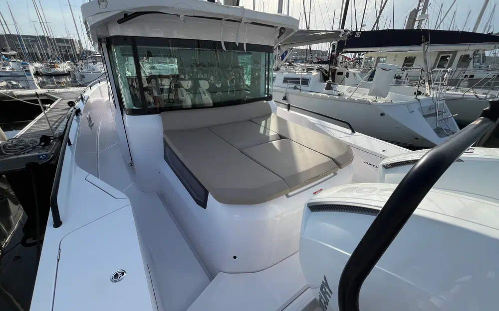 slider 14 Axopar 37 XC Cross Cabin