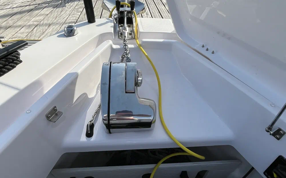 slider 8 Axopar 37 XC Cross Cabin