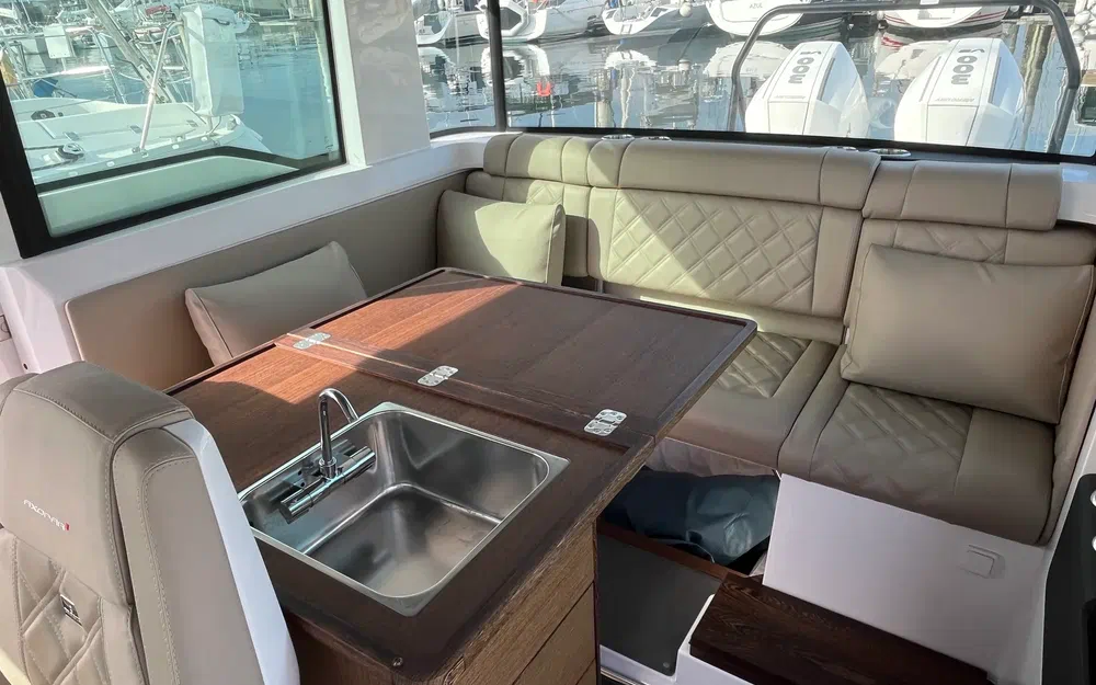 slider 25 Axopar 37 XC Cross Cabin