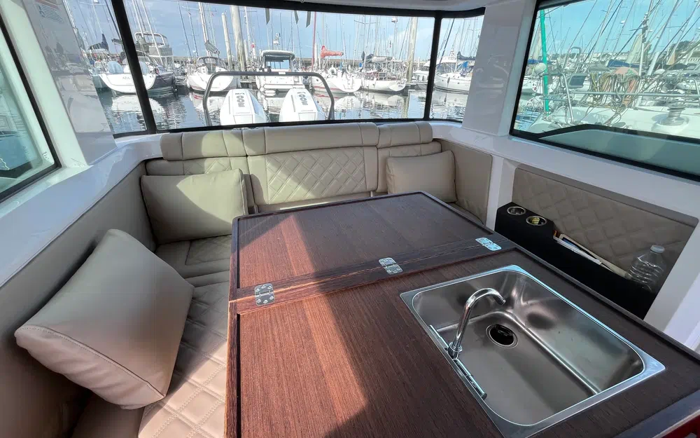 slider 27 Axopar 37 XC Cross Cabin