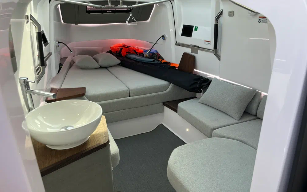 slider 30 Axopar 37 XC Cross Cabin