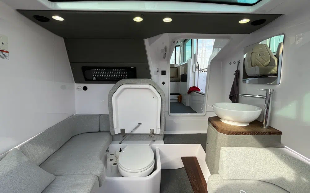 slider 31 Axopar 37 XC Cross Cabin