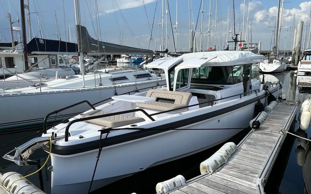 slider 7 Axopar 37 XC Cross Cabin