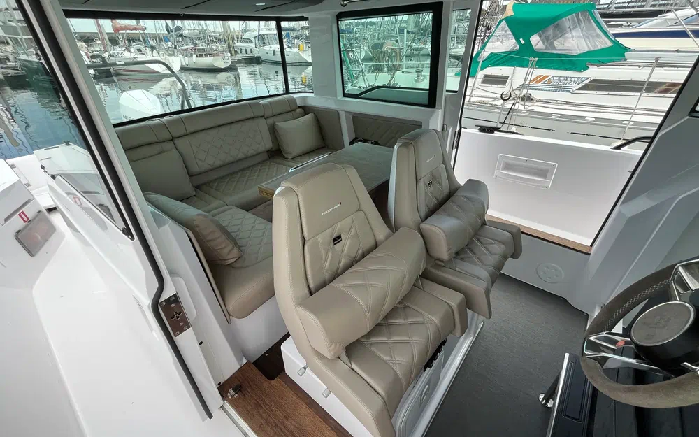 slider 24 Axopar 37 XC Cross Cabin