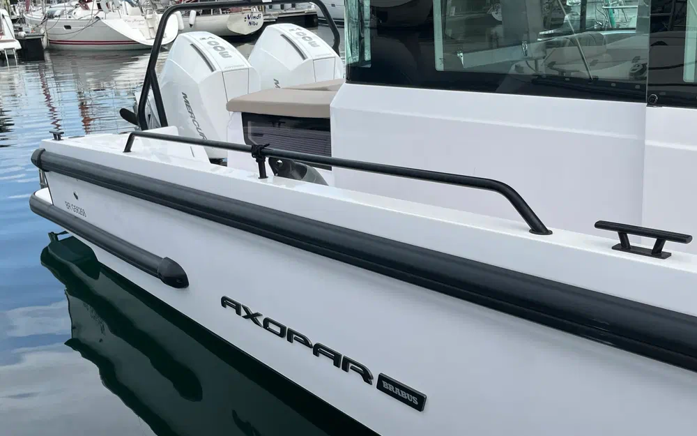slider 16 Axopar 37 XC Cross Cabin