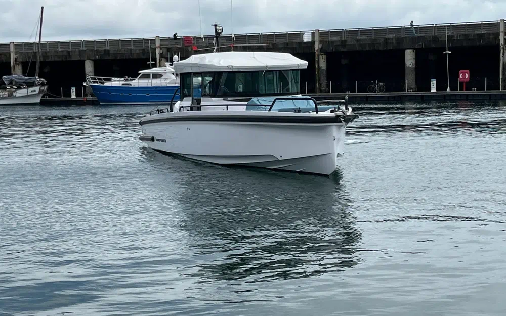 slider 2 Axopar 37 XC Cross Cabin