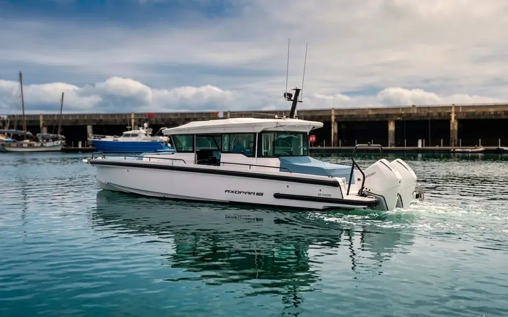 slider 4 Axopar 37 XC Cross Cabin
