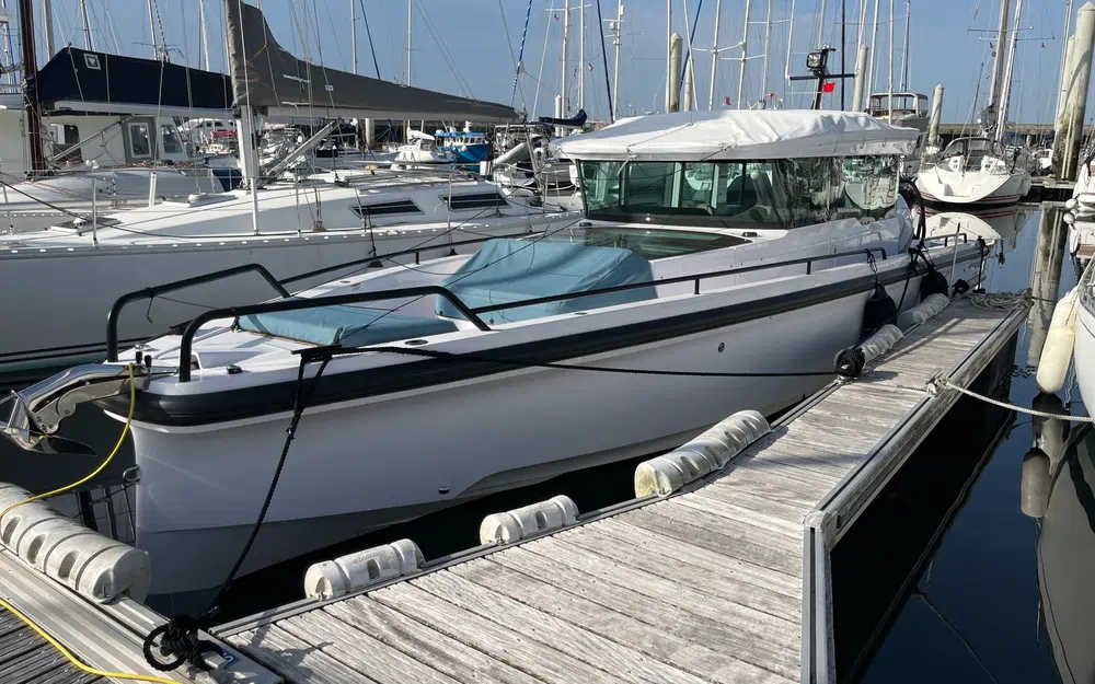 slider 5 Axopar 37 XC Cross Cabin