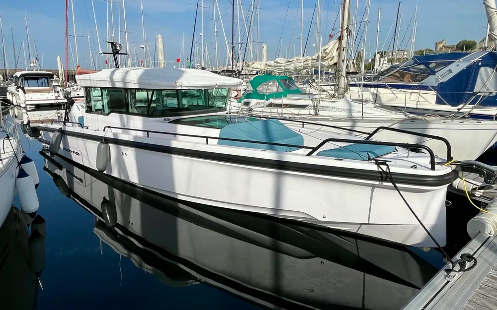 slider 6 Axopar 37 XC Cross Cabin
