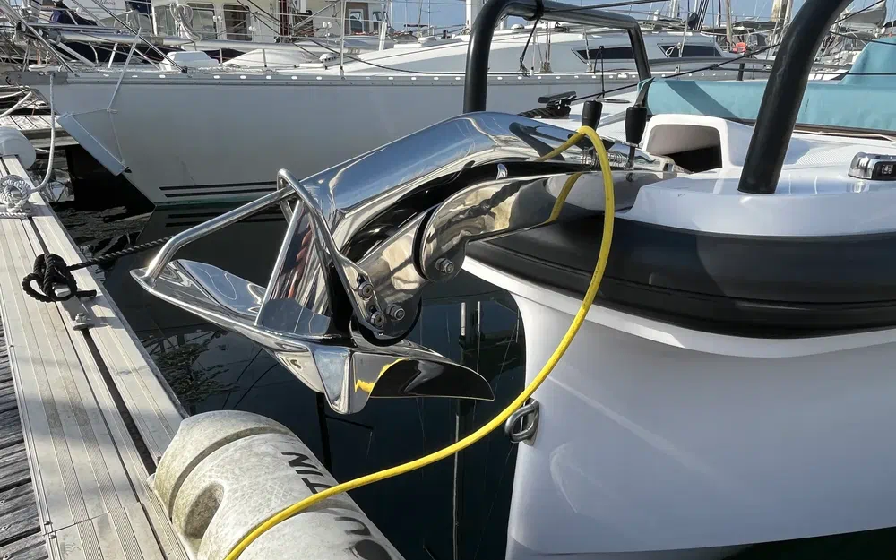 slider 9 Axopar 37 XC Cross Cabin
