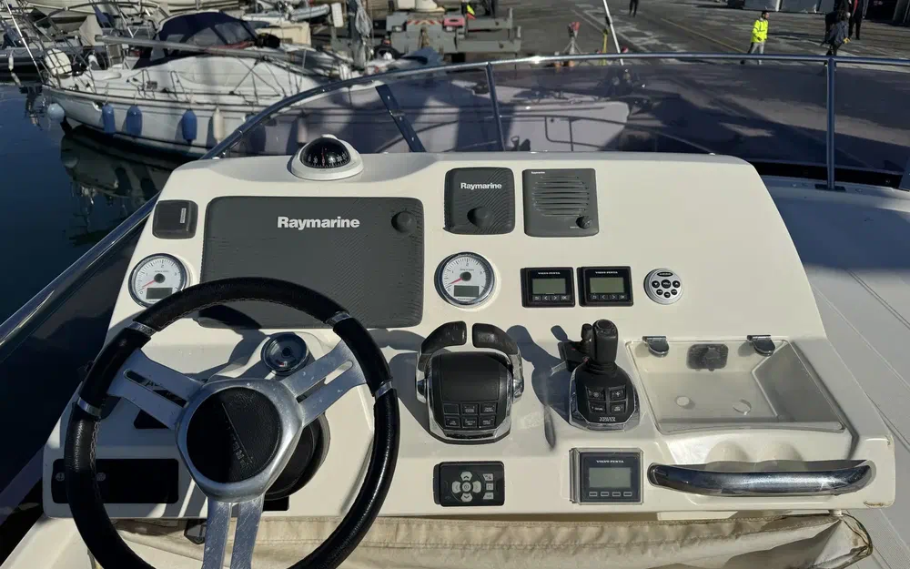 slider 9 Prestige Yachts 450 Fly