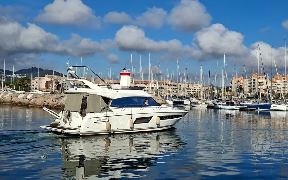 slider 14 Prestige Yachts 450 Fly