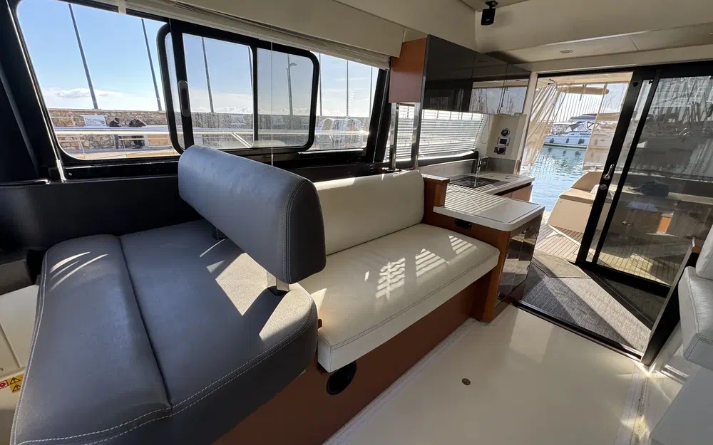 slider 6 Prestige Yachts 450 Fly