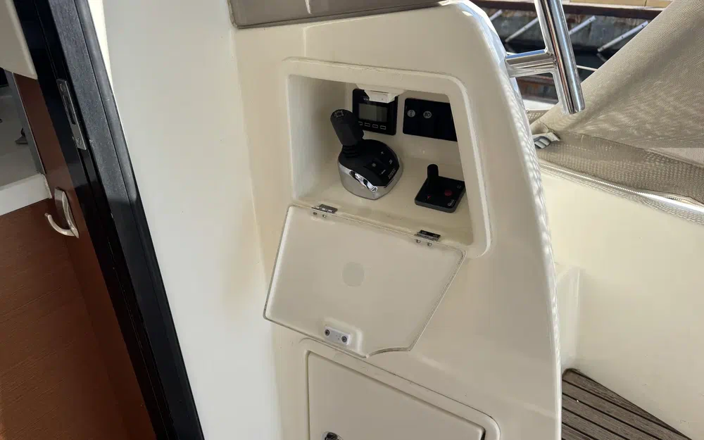 slider 8 Prestige Yachts 450 Fly