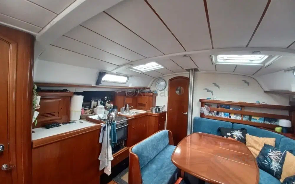 slider 10 Beneteau Oceanis 411 Celebration